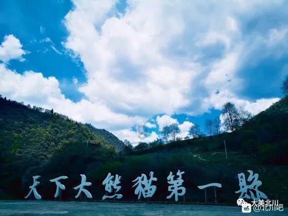 关晓彤晒出健身房锻炼照，边冷边吃边练，天生硬件好还超级自律