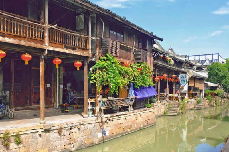 一藩属国请求改名，清皇帝听后大怒，用倒过来的国名直到今天